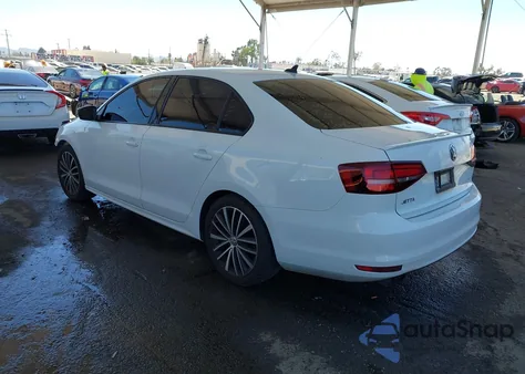 2016 Volkswagen Jetta 1.8T Sport z USA, uszkodzony, nr VIN 3VWD17AJXGM345538